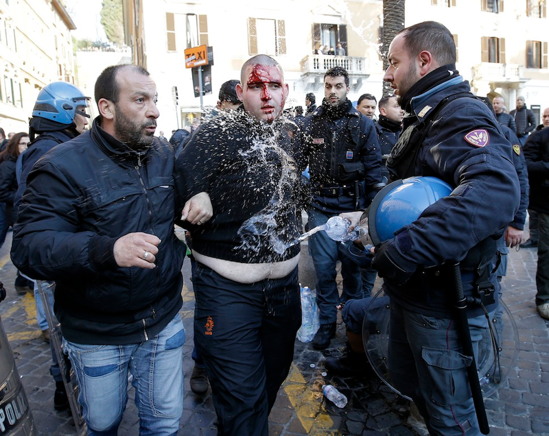 Illustration for article titled Dutch Soccer Hooligans Running Wild, Clashing With Riot Police In Rome